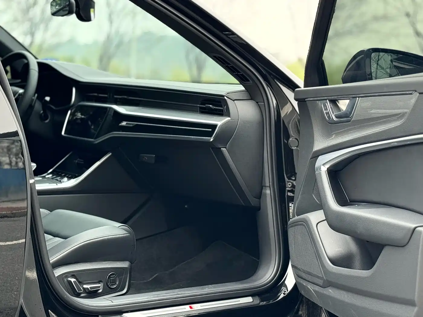 Audi A6L 2025 Model Year Facelift 40 TFSI Luxury Sport фото 13