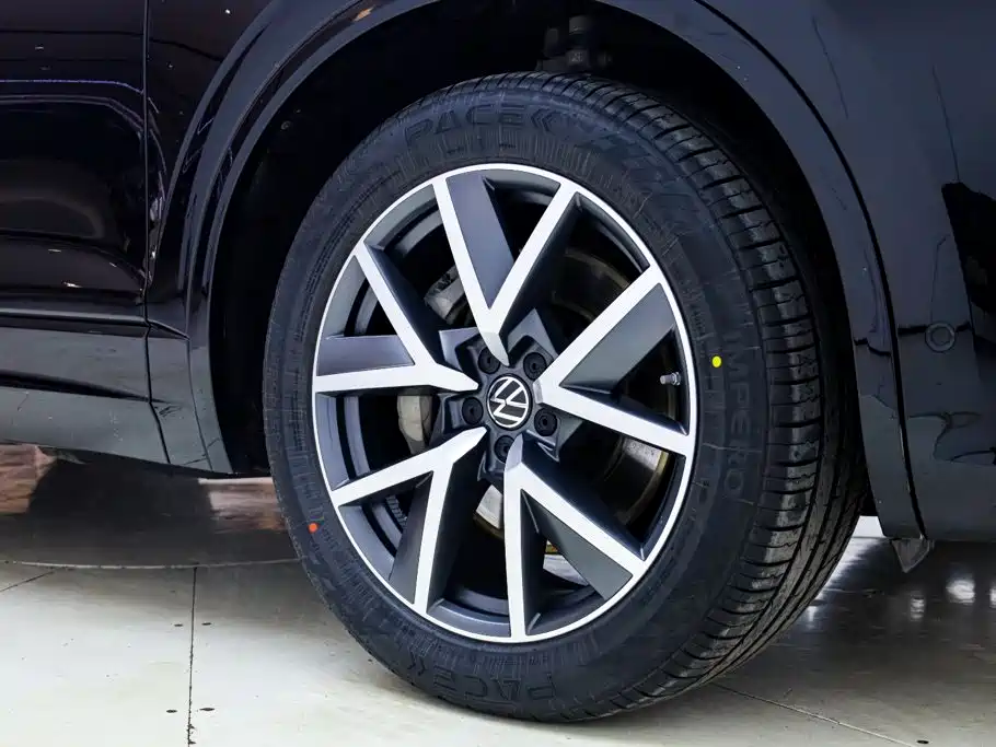 Volkswagen Touareg 2024 2023 3.0TSI R-Line Classic Sports Package