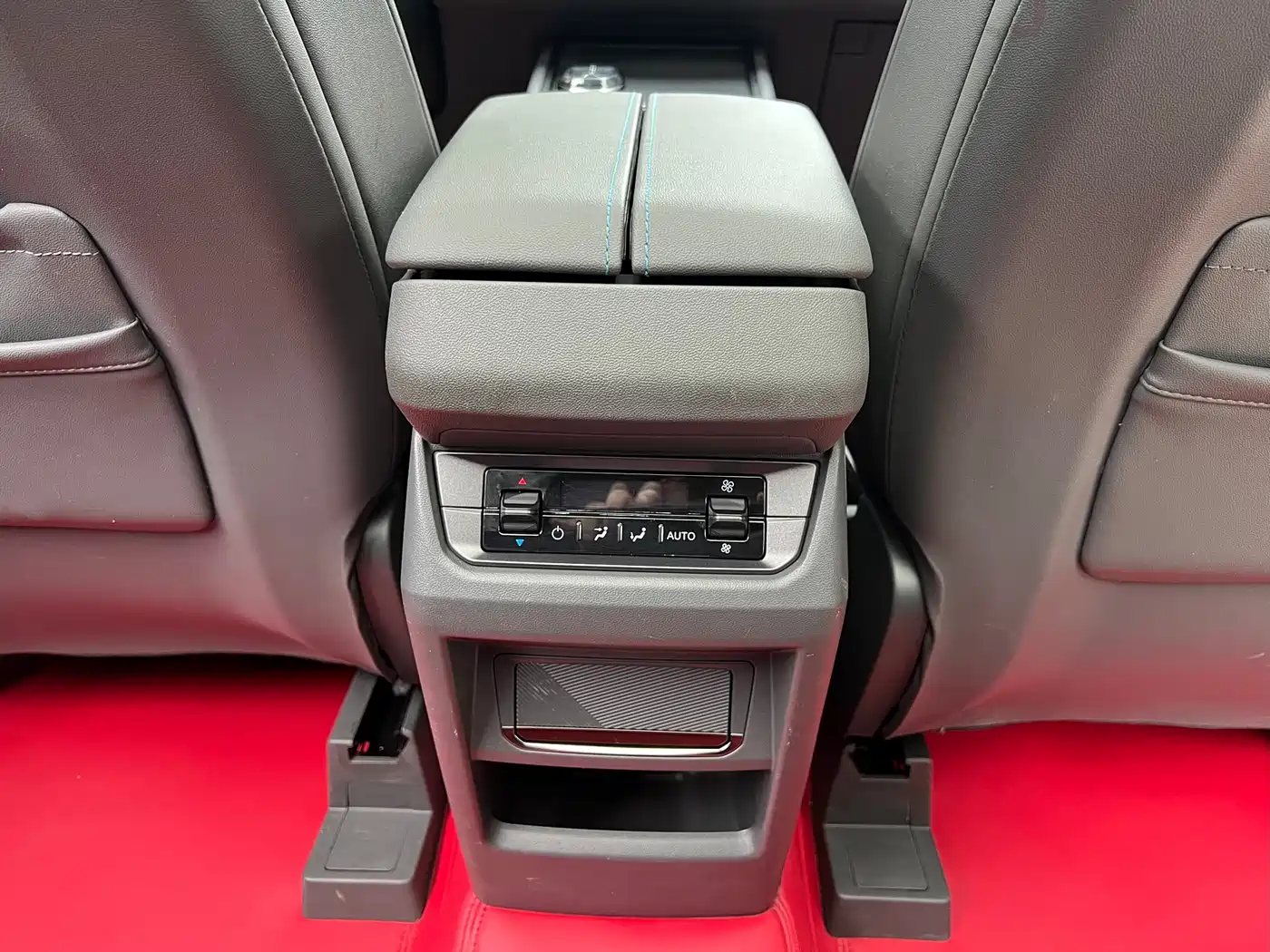  Ford Edge 2023 Edge L 2.0T EcoBoost FWD 7-Seater Luxury 19