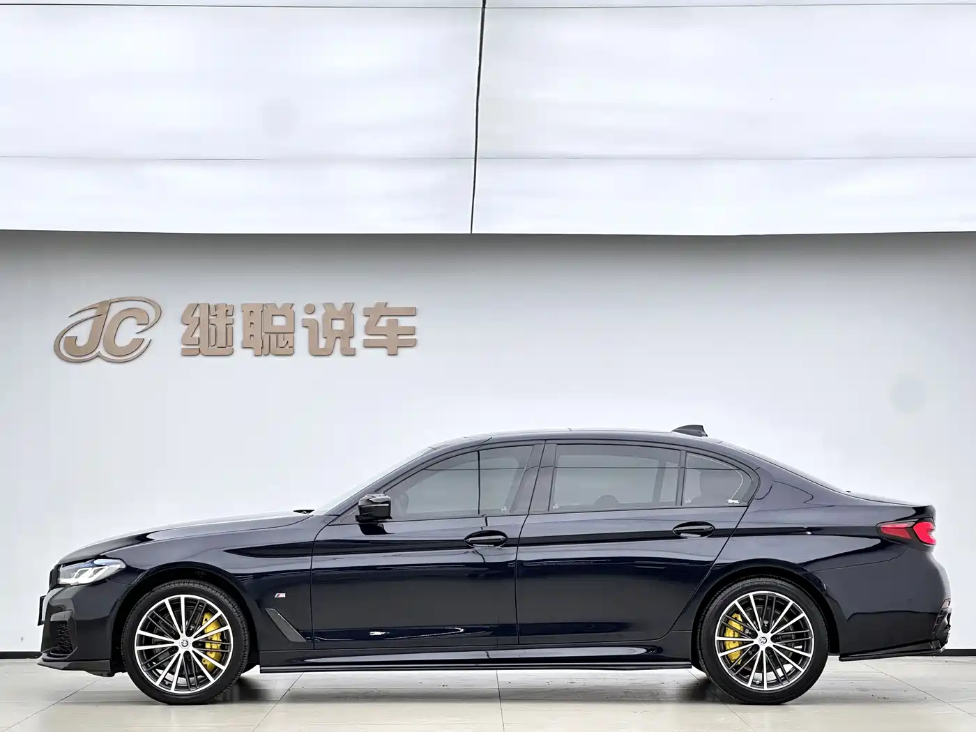 BMW 5 Series 2022 Facelift 530Li Leading M Sport Package фото 16