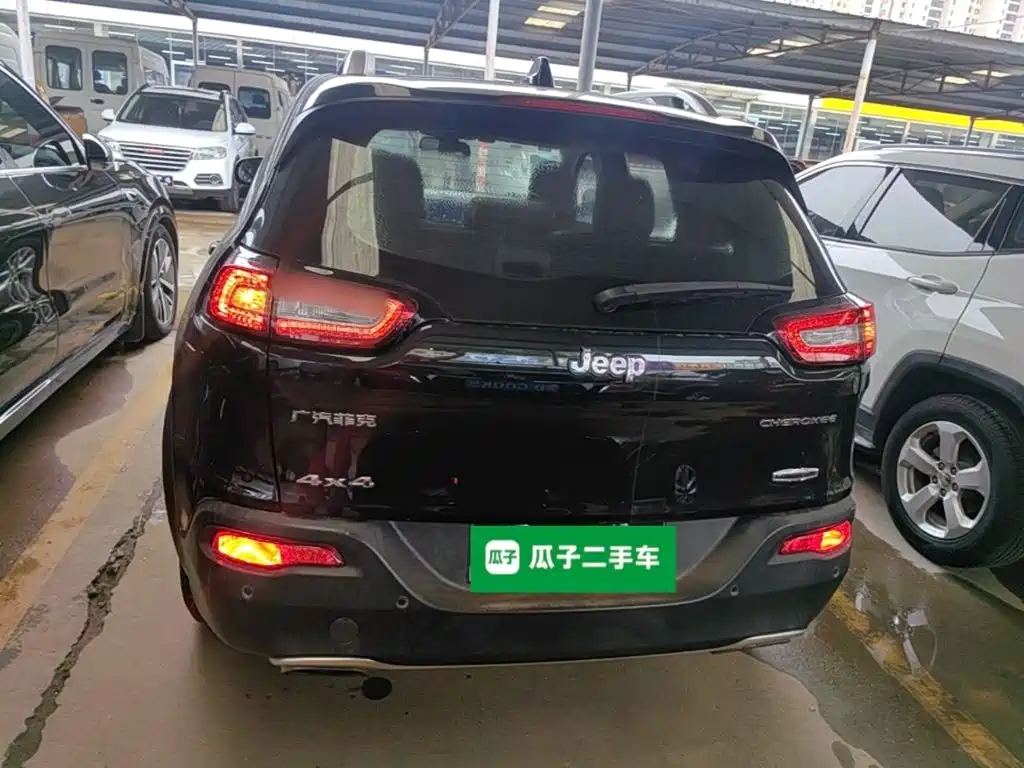 Фото 6 - Jeep Cherokee