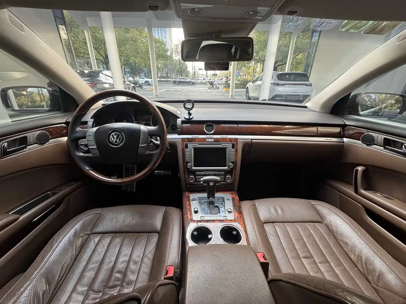 Volkswagen Phaeton 2011 3.6L V6 5-Seater Extended Comfort фото 12