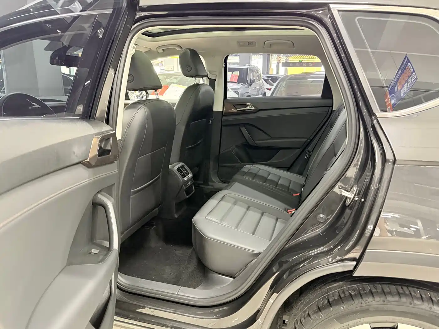Volkswagen Tharu 2022 280TSI FWD Luxury Edition фото 11