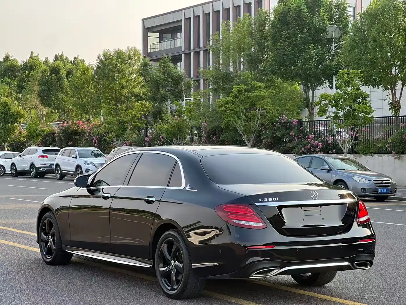 Mercedes-Benz E-Class 2018 E 300 L Sport Luxury фото 3