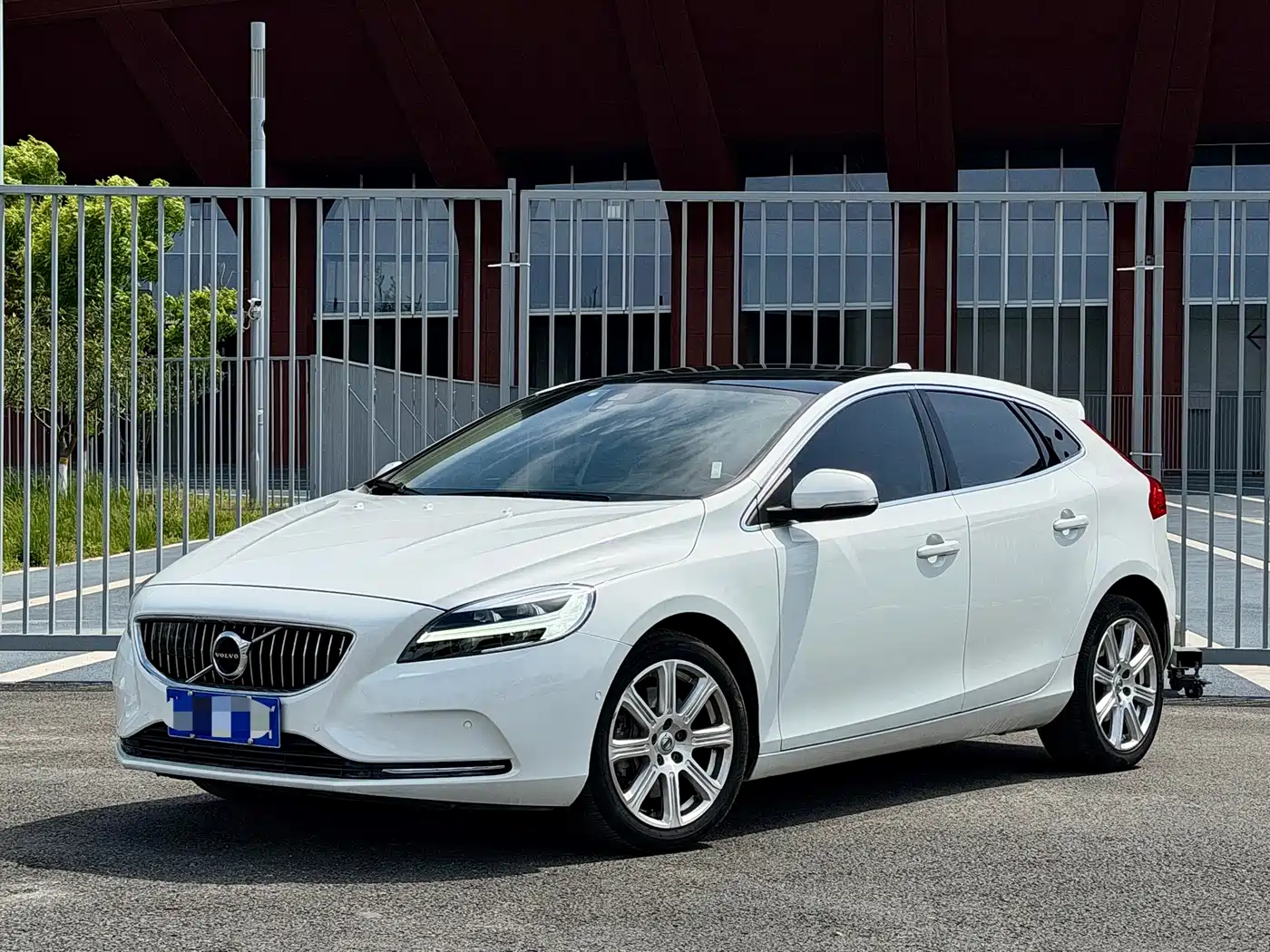 Volvo V40 2017 2017 T3 R-Design