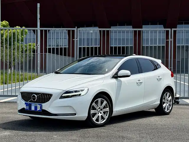  Volvo Volvo V40 2017 T3 R-Design