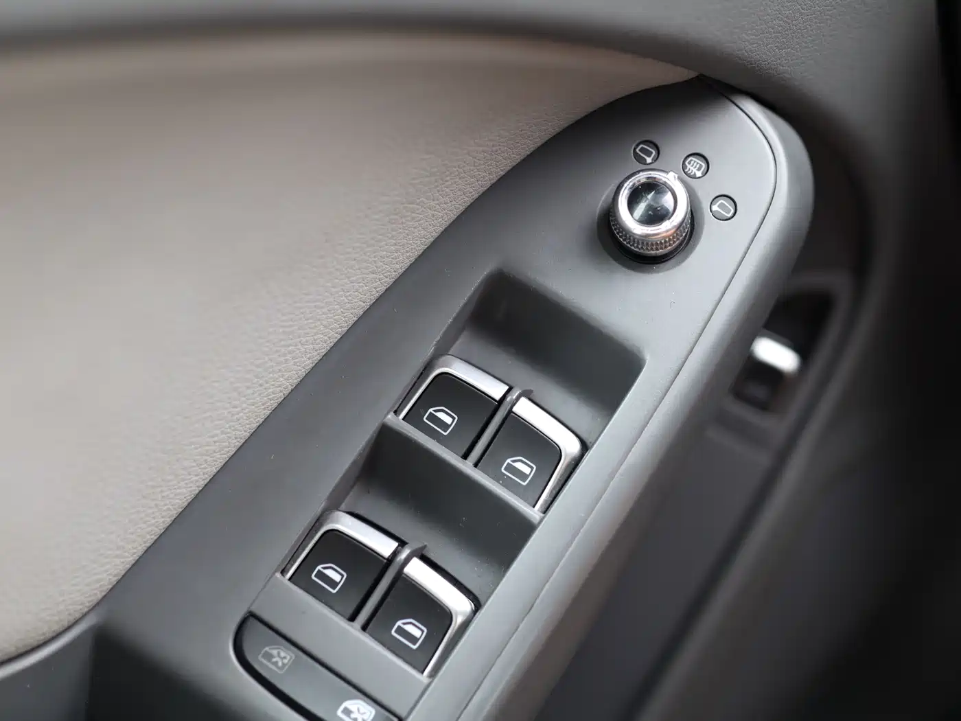 Фото 12 - Audi A4L