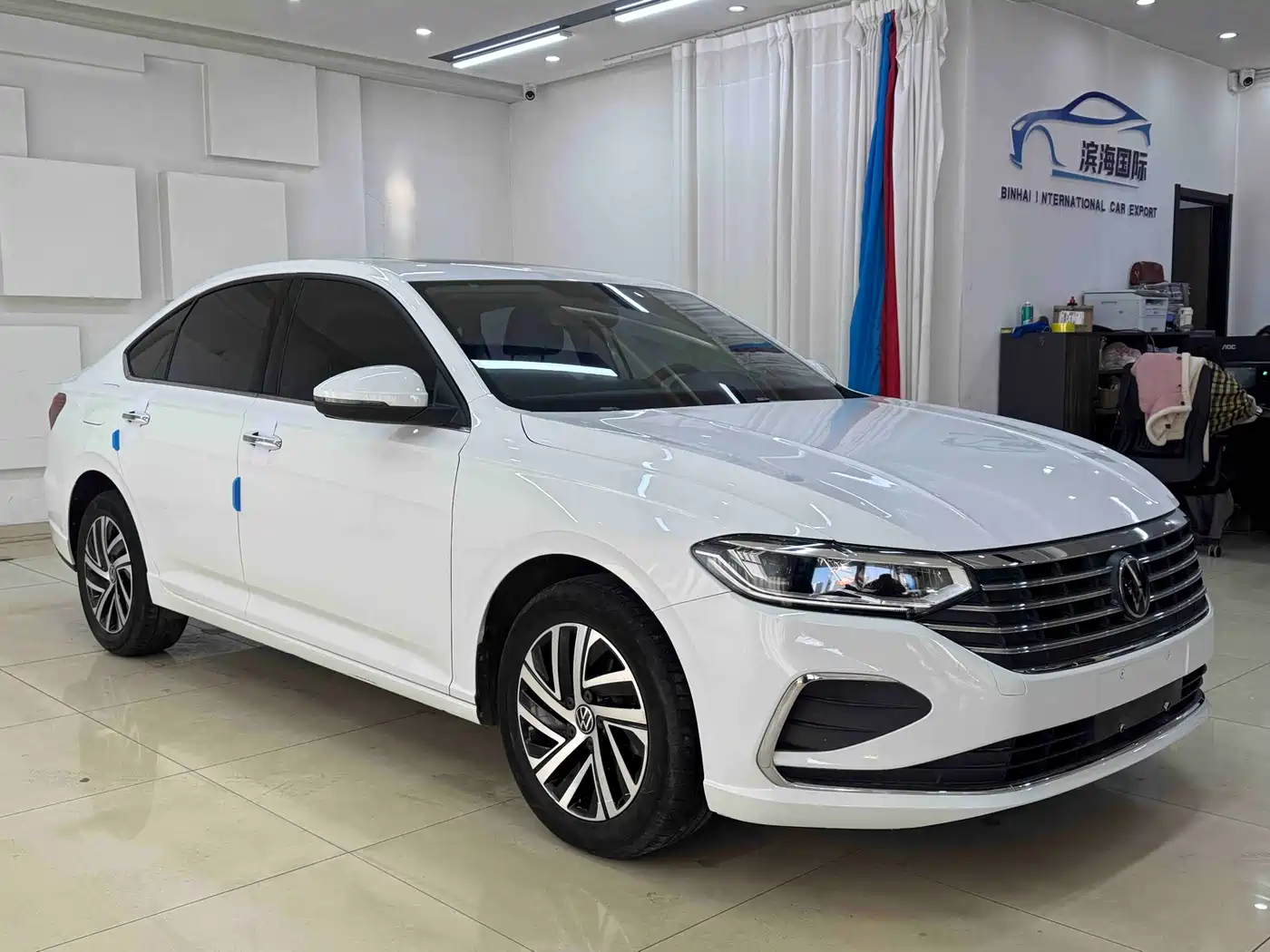 Volkswagen Lavida 2023 1.5L Auto Five Million Edition фото 3