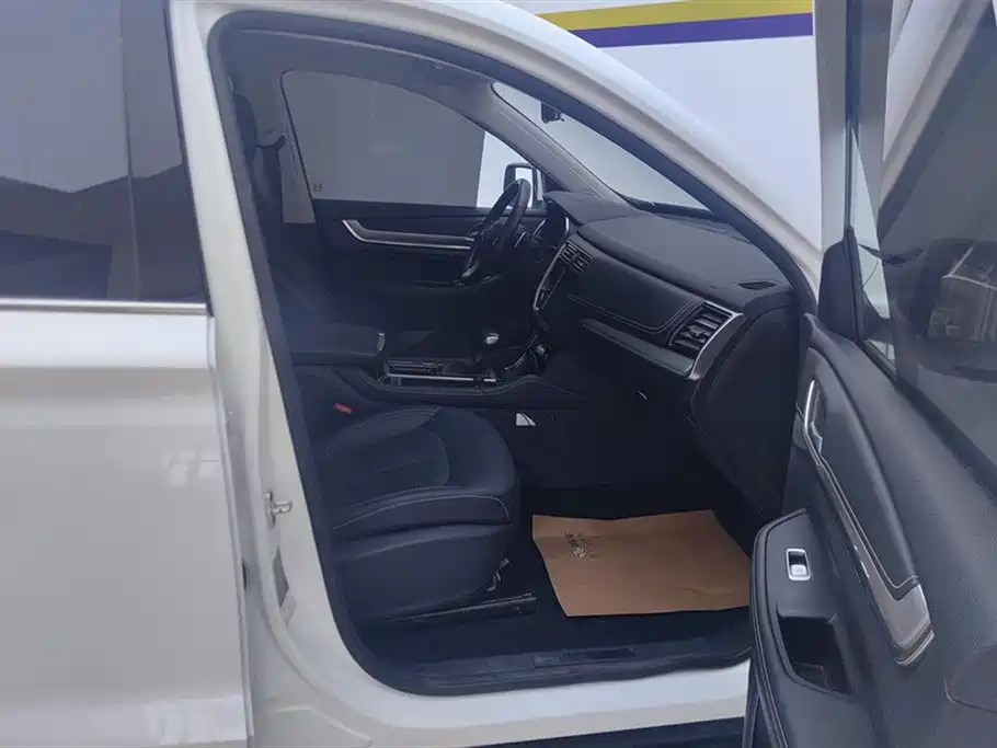 ROEWE RX8