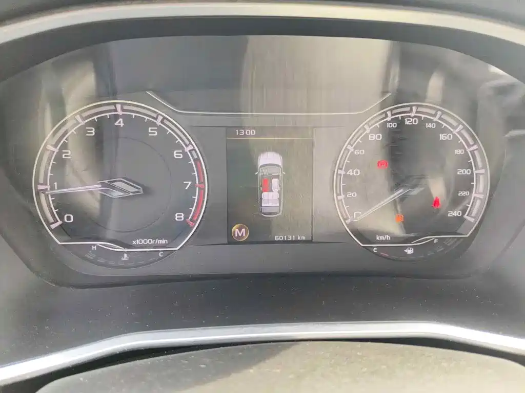 Фото 4 - Geely Coolray