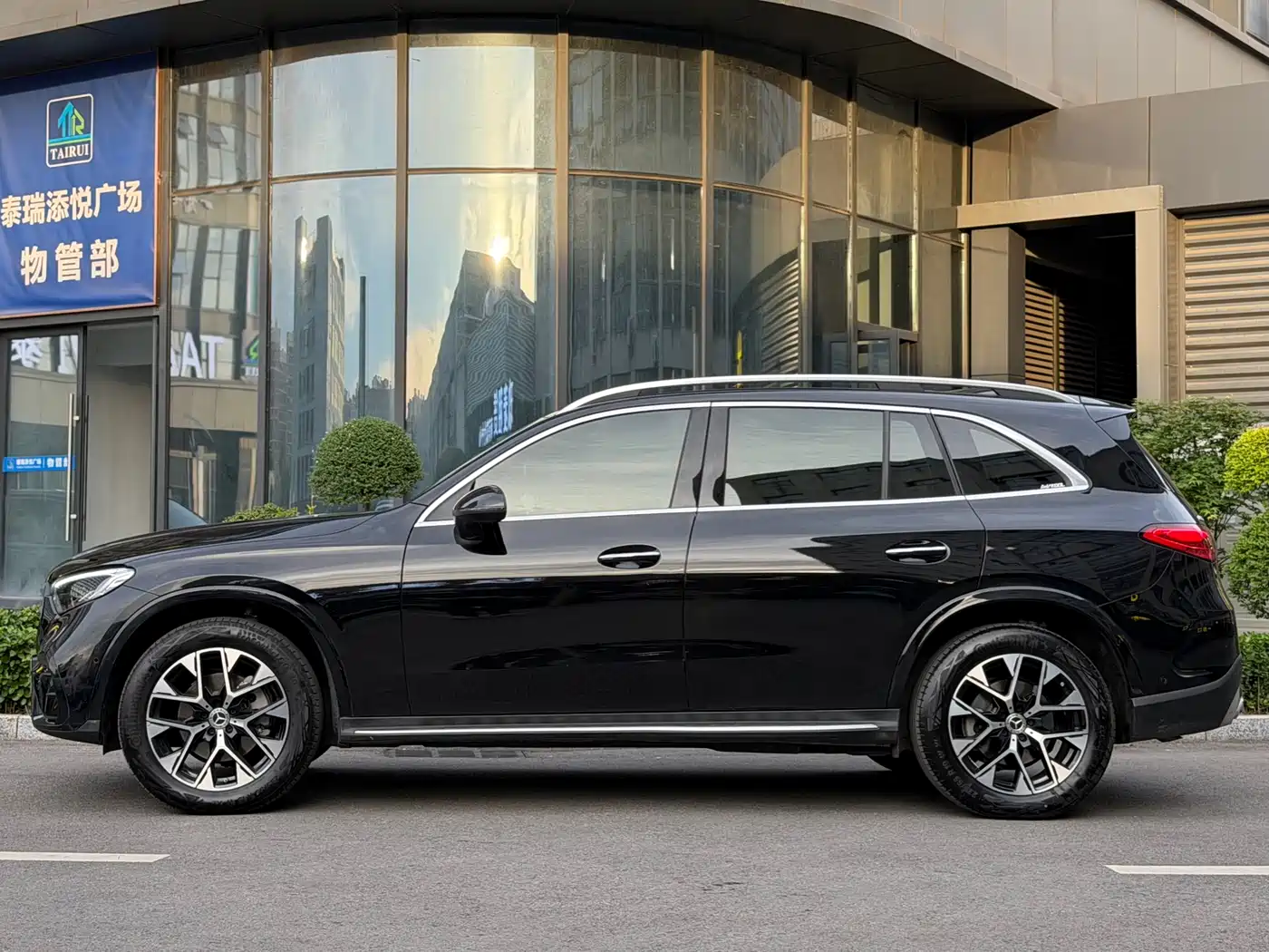 Mercedes-Benz GLC 2024 GLC 260 L 4MATIC Luxury 5-seater фото 5