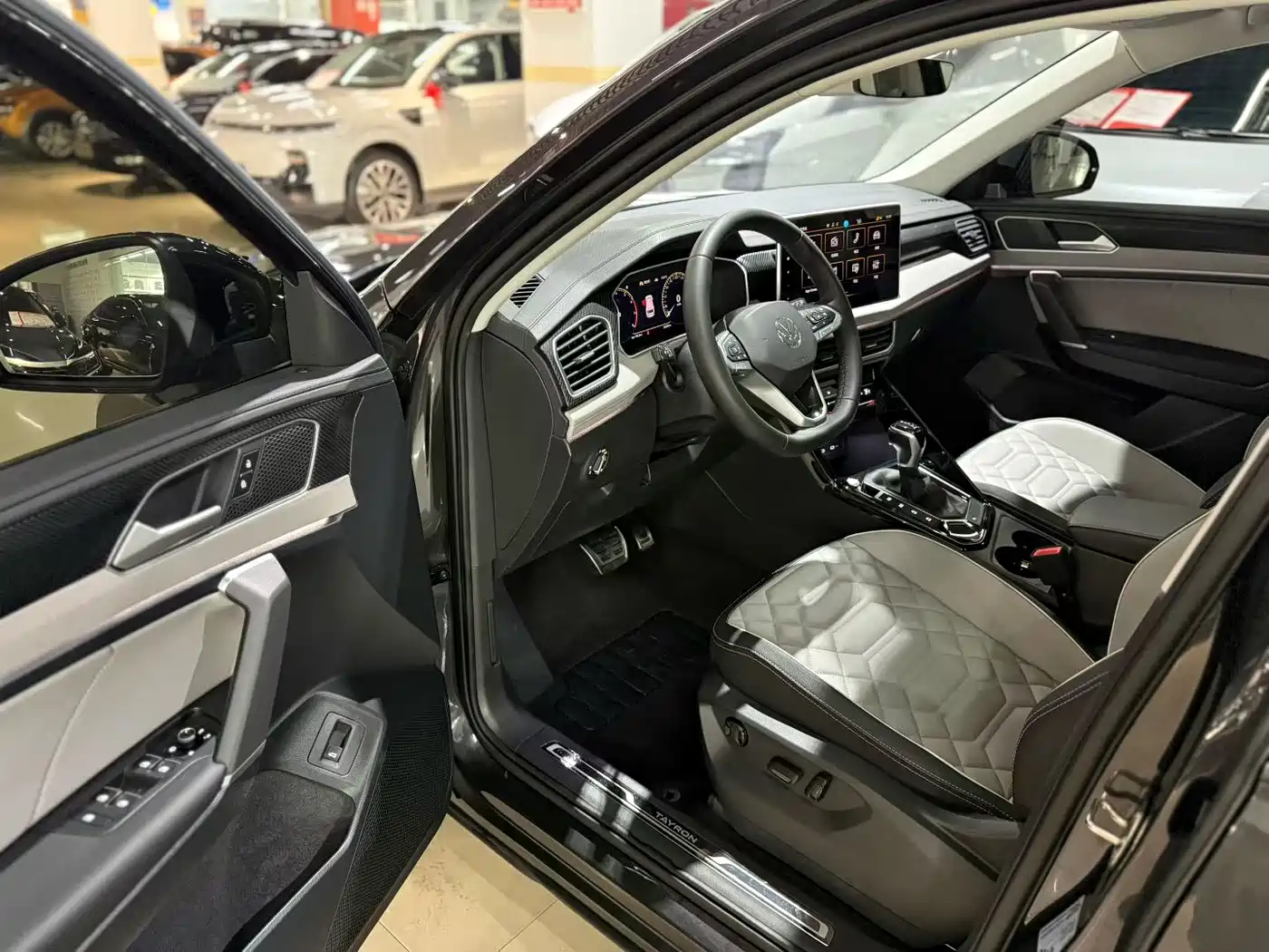 Volkswagen Tayron 2024 330TSI 2WD Luxury Plus Advanced фото 4