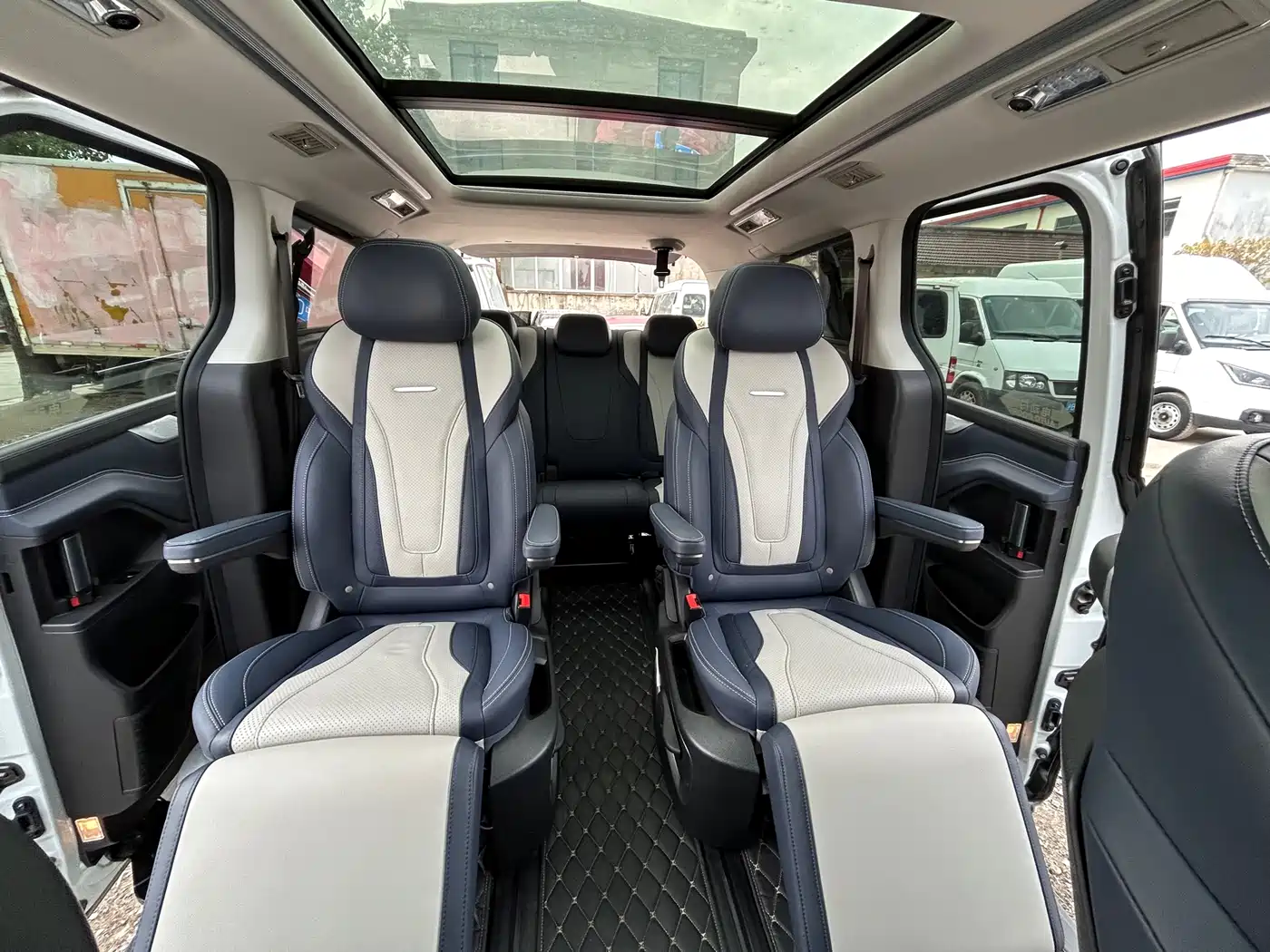 SAIC Maxus Maxus G20 2021 PLUS 2.0T Gasoline Automatic Luxury Executive Edition фото 24