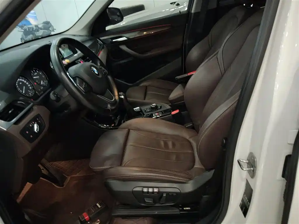 BMW X1 2019 sDrive18Li Premium Model фото 8