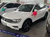 Photo 1 - Volkswagen Tiguan L