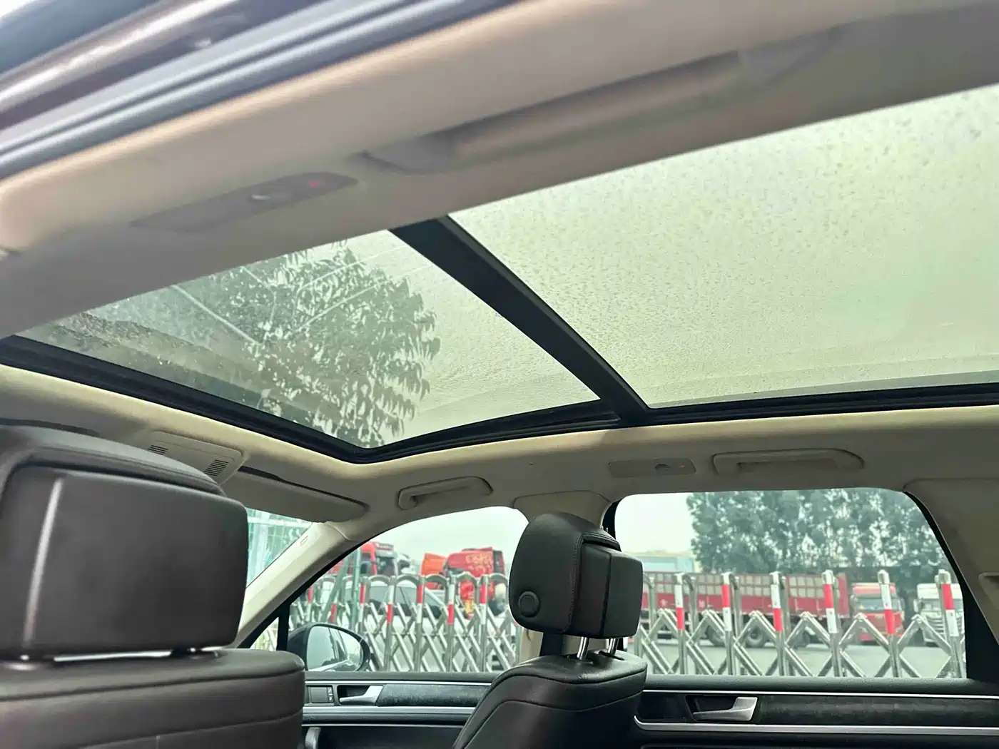 Volkswagen Touareg 2012 R-Line High Spec фото 16