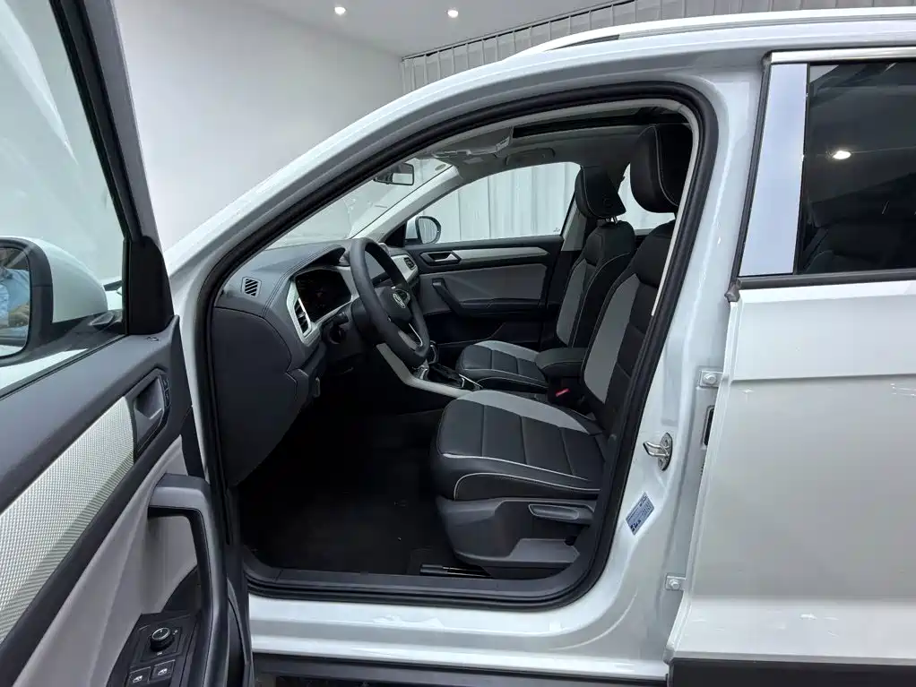 Фото 15 - Volkswagen T-ROC