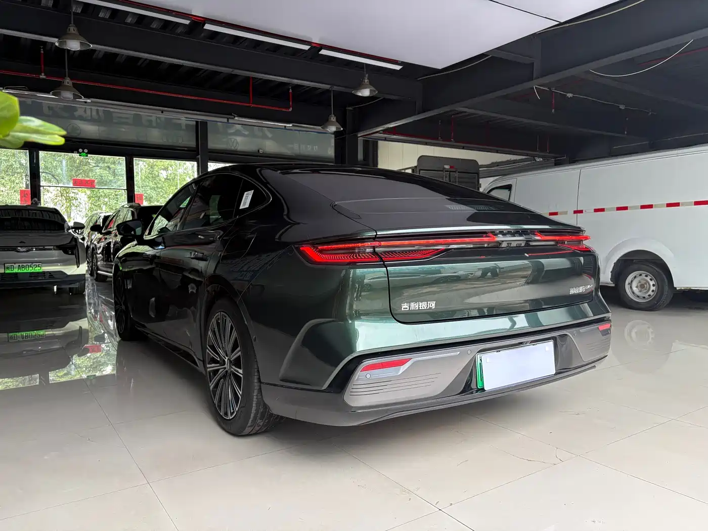 Geely Galaxy Galaxy Xingyao 8 2025 130km EM-P Starship Edition фото 8