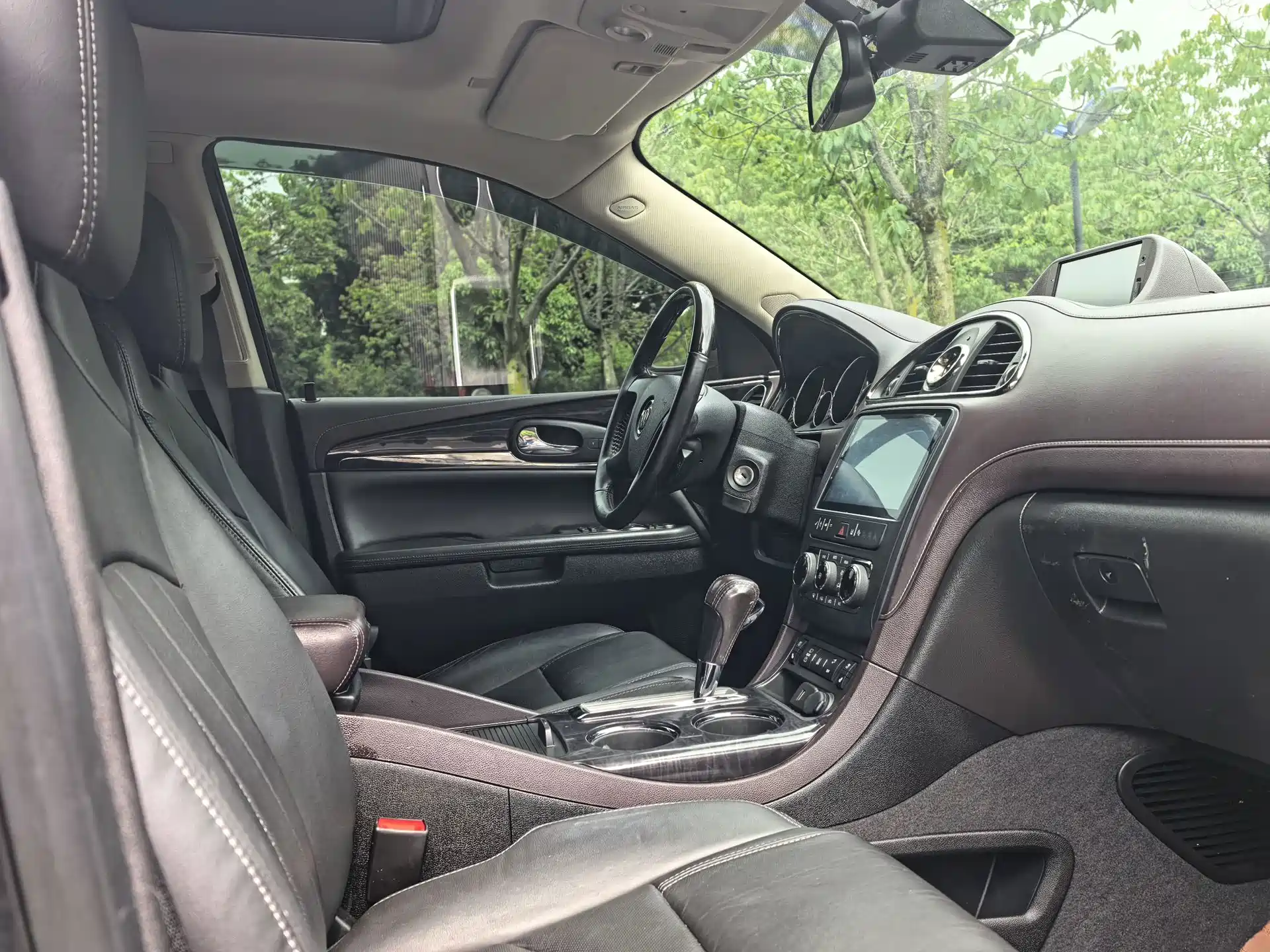 Фото 10 - Buick Enclave