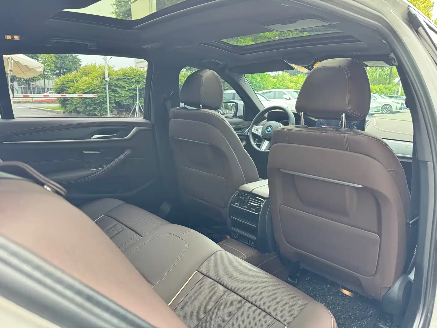 BMW 5 Series 2023 530Li Leading M Sport Package фото 16