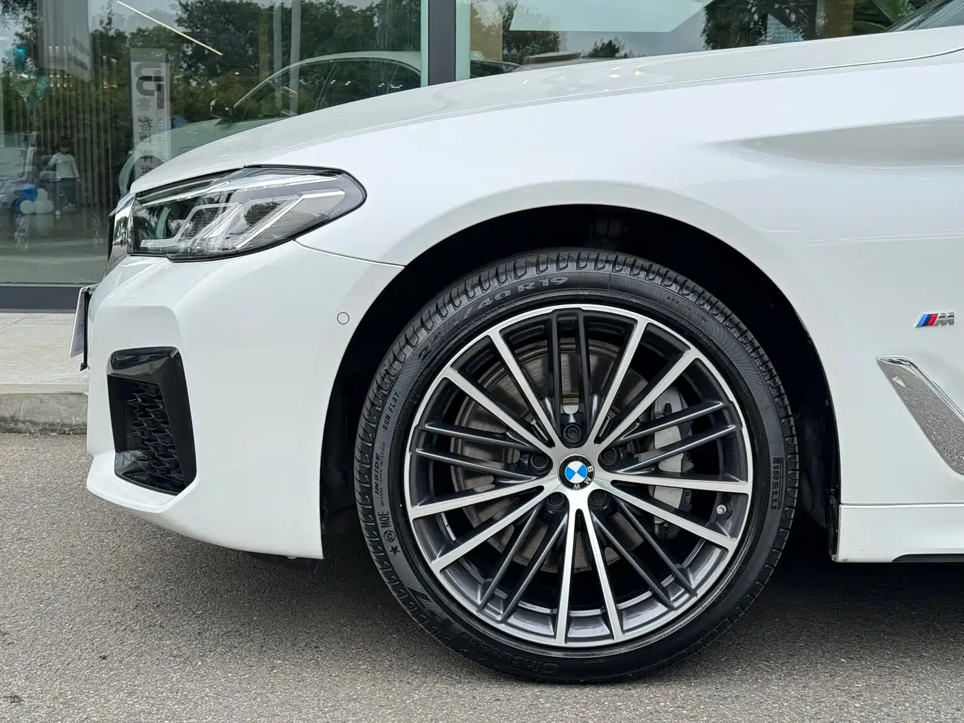BMW 5 Series 2023 530Li Leading M Sport Package фото 4
