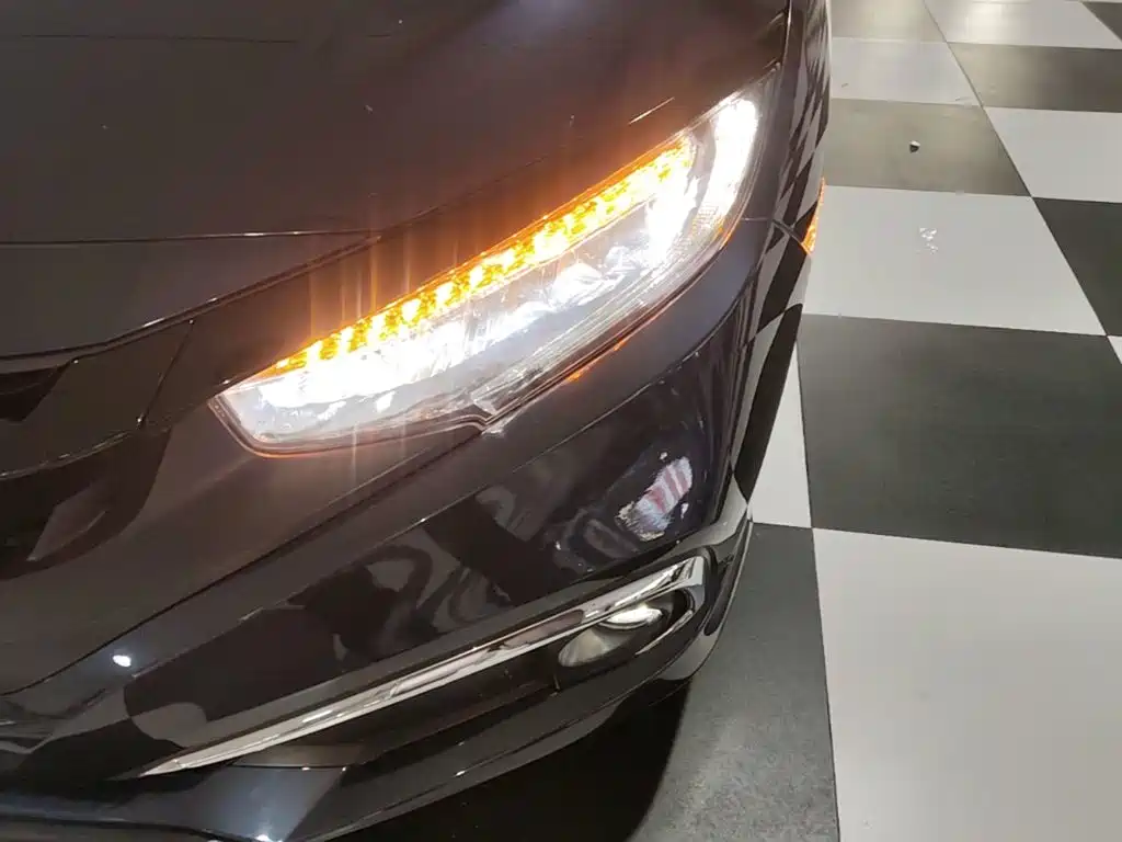 Фото 24 - Honda Civic