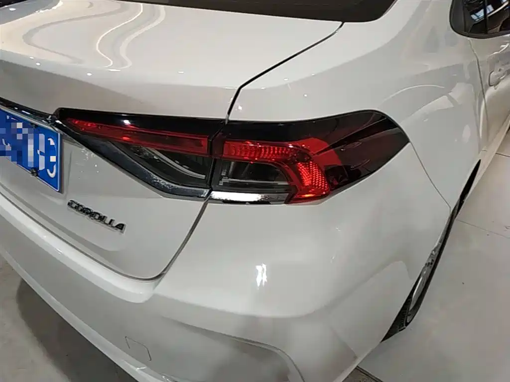 Toyota Corolla 2021 TNGA 1.5L CVT Elite Edition фото 8