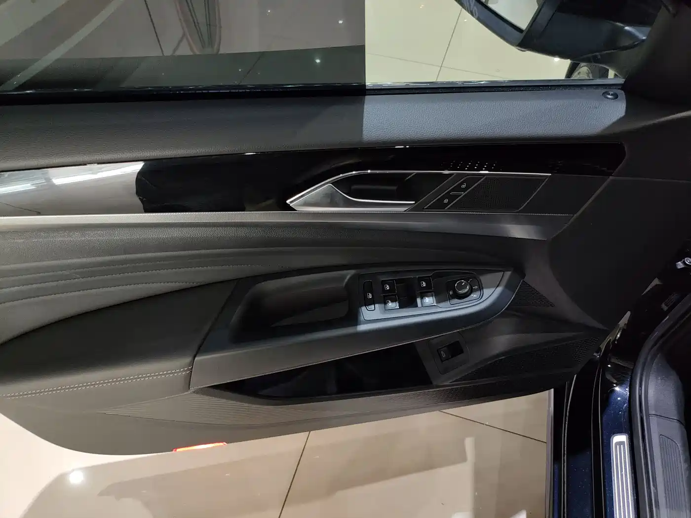 Volkswagen Passat 2022 330TSI Elite Edition фото 7