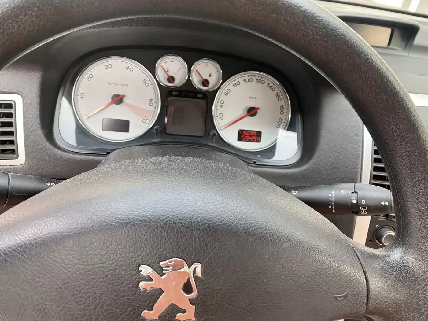 Peugeot 307 2013 Hatchback 1.6L Automatic Comfort фото 12