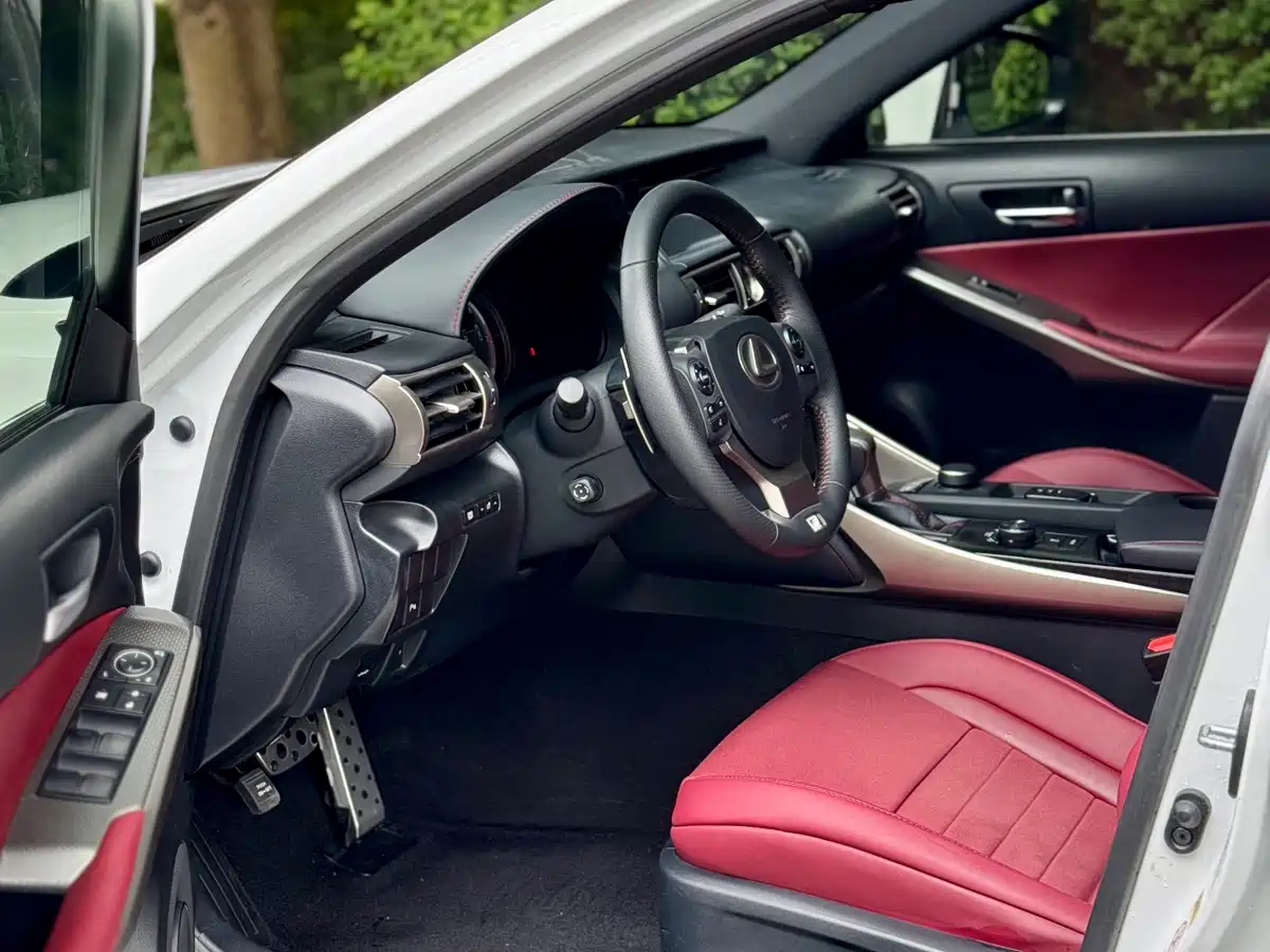 Lexus IS 2013 250 F SPORT фото 10