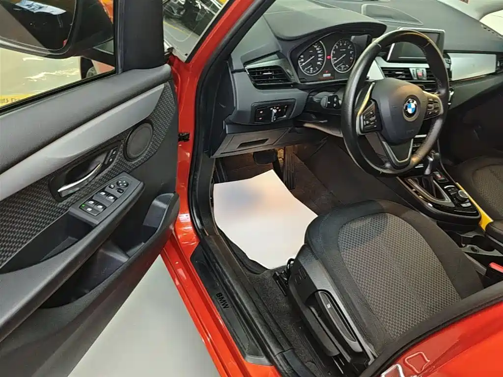 BMW 2 Series Touring 2016 218i Leading фото 16
