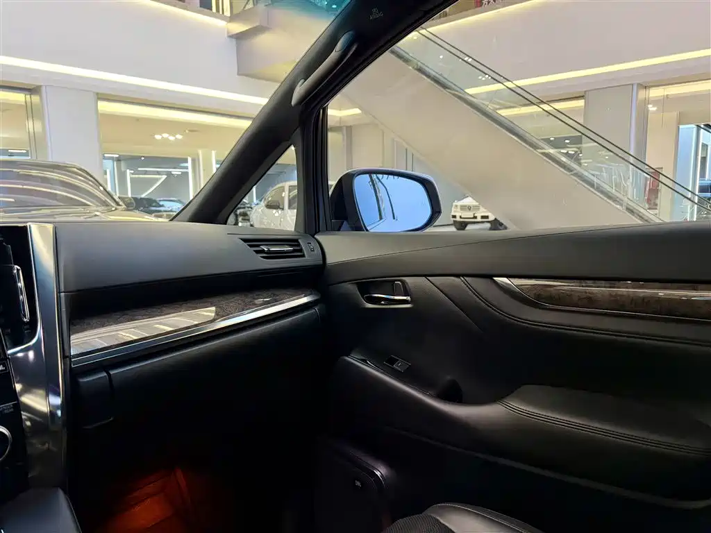 Toyota Vellfire 2021 Crown Hybrid 2.5L HV Premium Edition фото 18