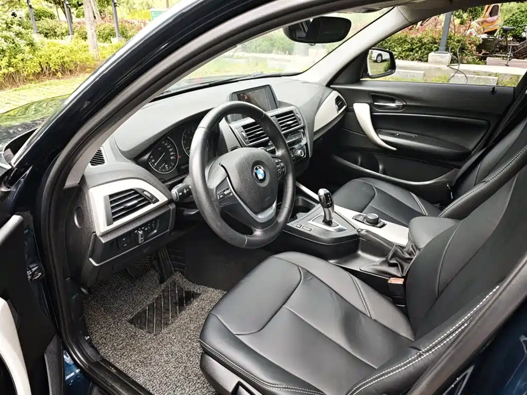 BMW 1 Series (Import) 2016 118i Leading фото 9