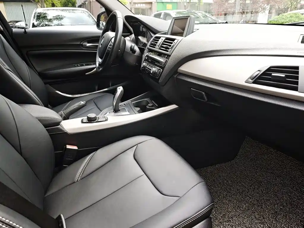 BMW 1 Series (Import) 2016 118i Leading фото 14