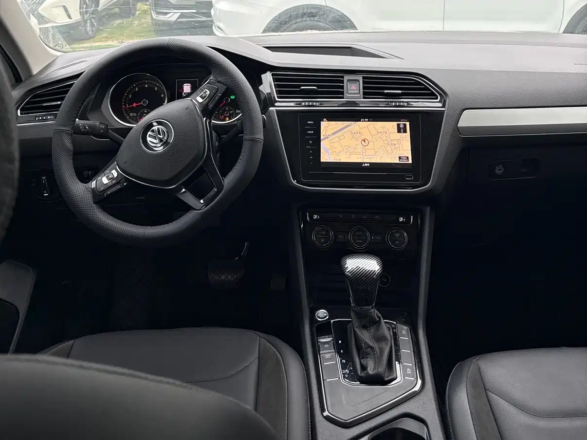 Фото 9 - Volkswagen Tiguan L