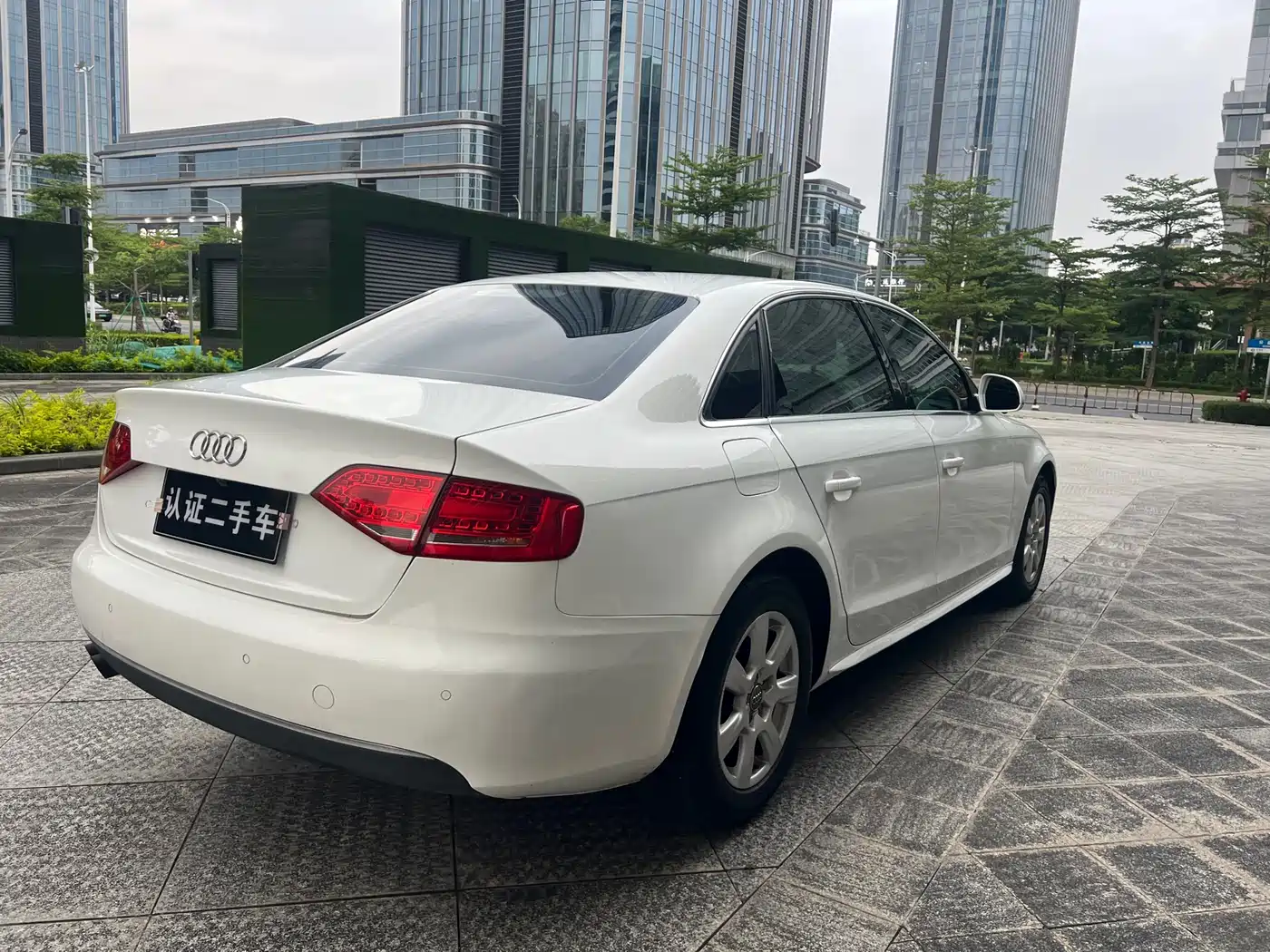 Audi A4L 2010 2.0 TFSI Comfort фото 8
