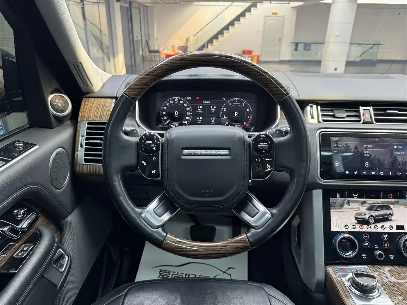 Land Rover Range Rover 2018 3.0 SC V6 Vogue Heritage Edition фото 11