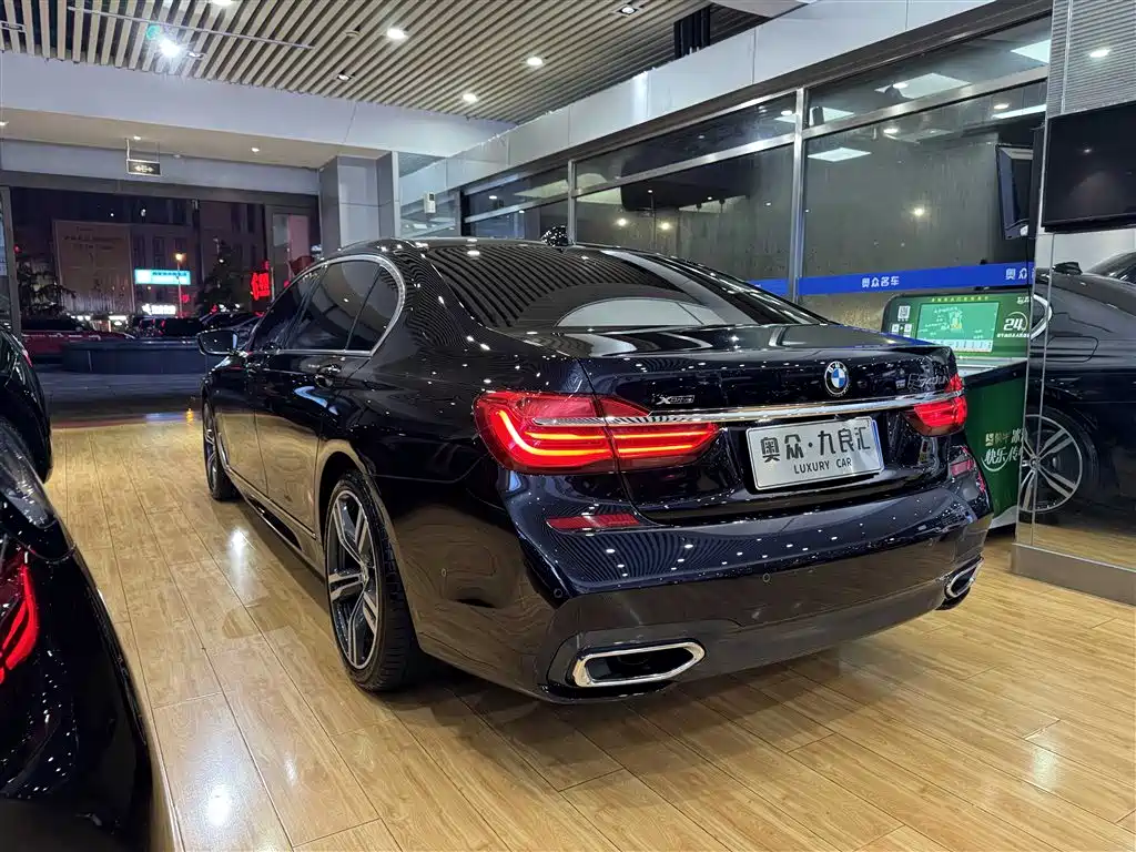 BMW 7 Series 2018 740Li xDrive Premium Type M Sport Package фото 26