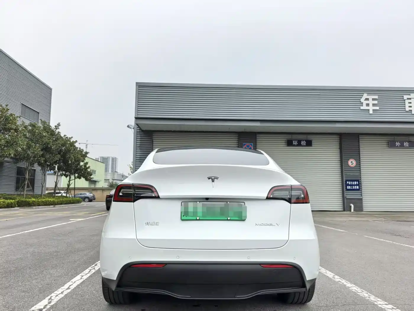 TESLA MODEL Y