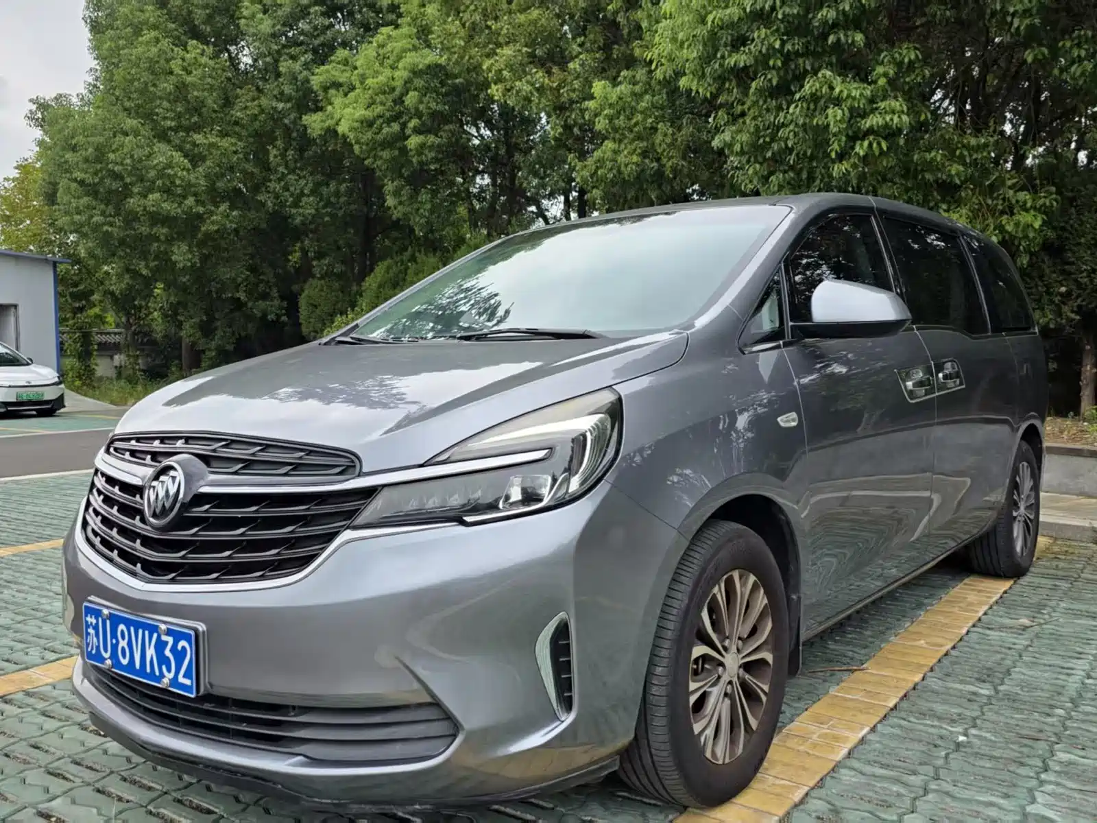 Фото 1 - Buick GL8