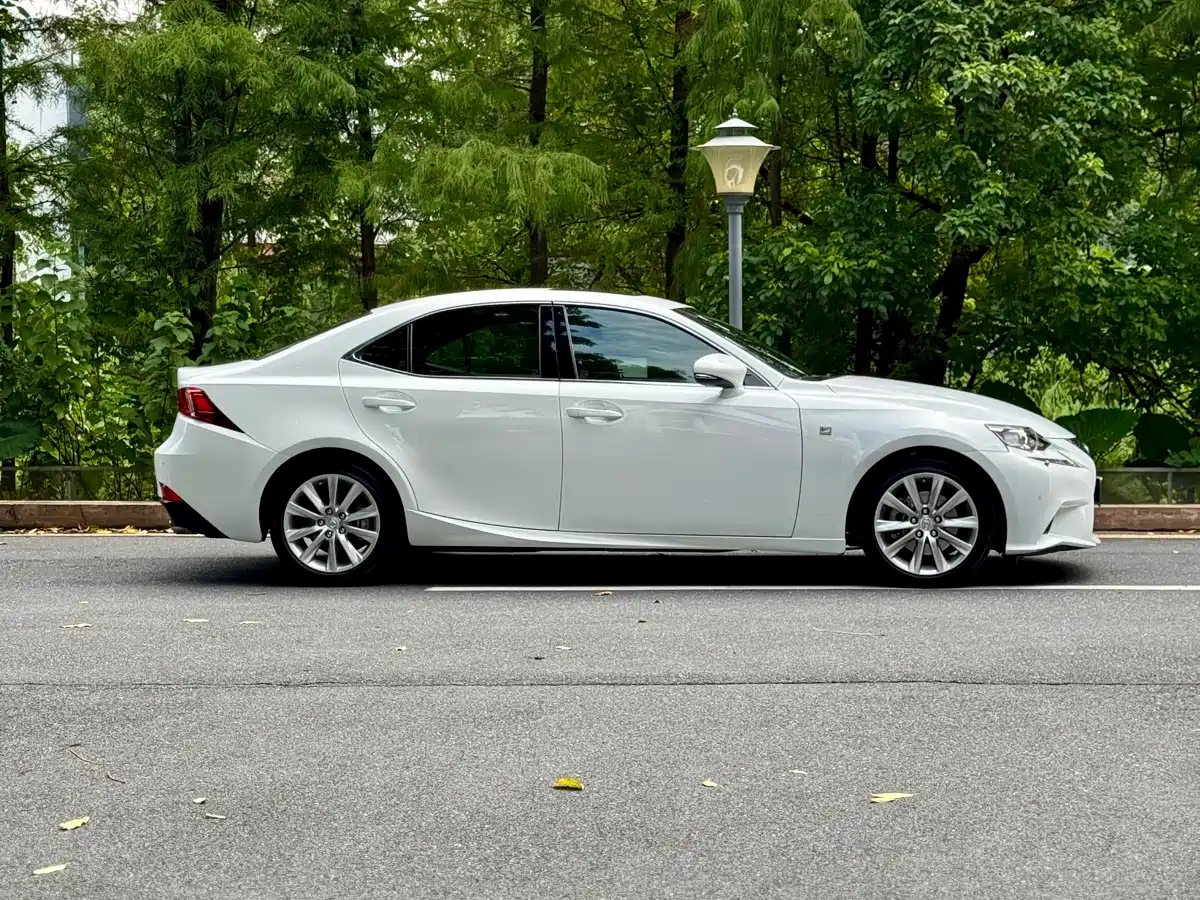 Lexus IS 2013 250 F SPORT фото 6