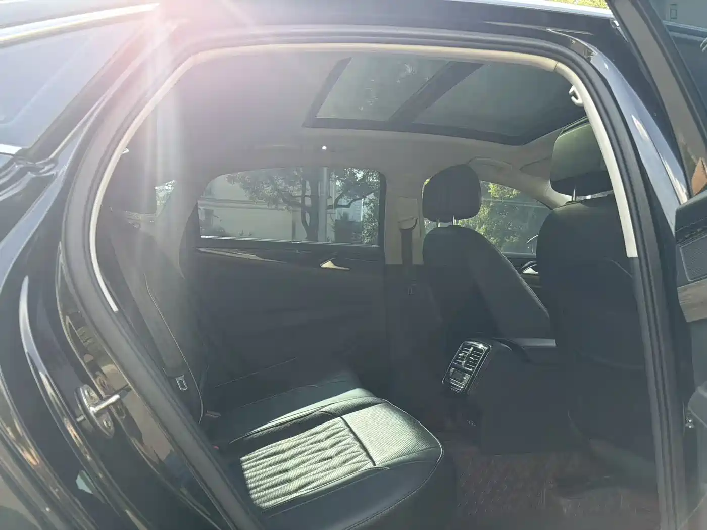 Volkswagen Passat 2019 330TSI Premium Edition China V фото 6