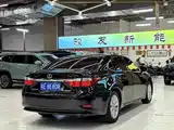 Фото 7 - Lexus ES