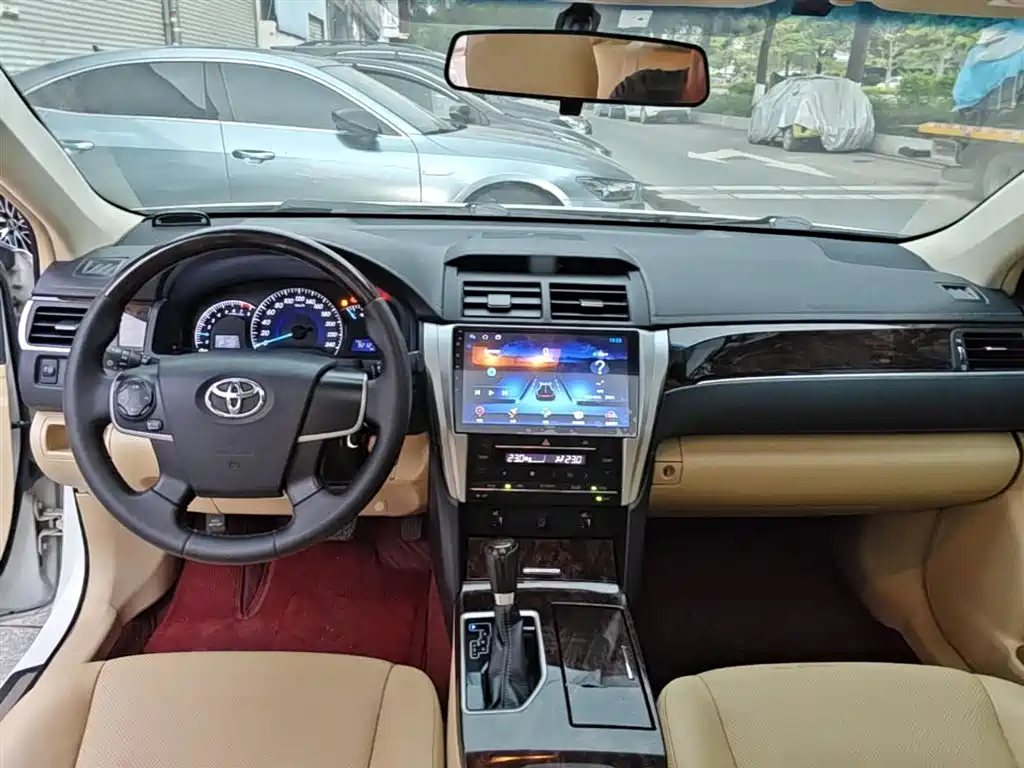 Toyota Camry 2016 2.0G 10th Anniversary Leading Edition фото 10