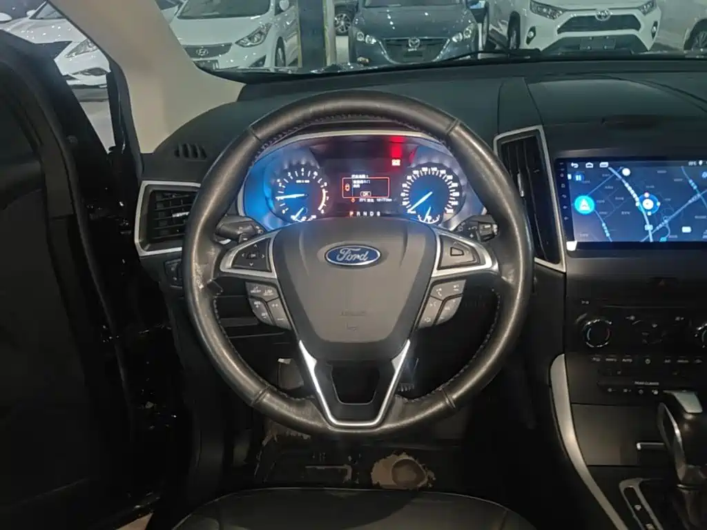 Фото 11 - Ford Edge
