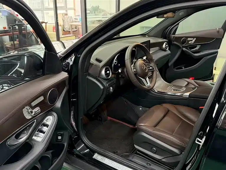Mercedes-Benz GLC 2021 GLC 260 L 4MATIC Luxury фото 4