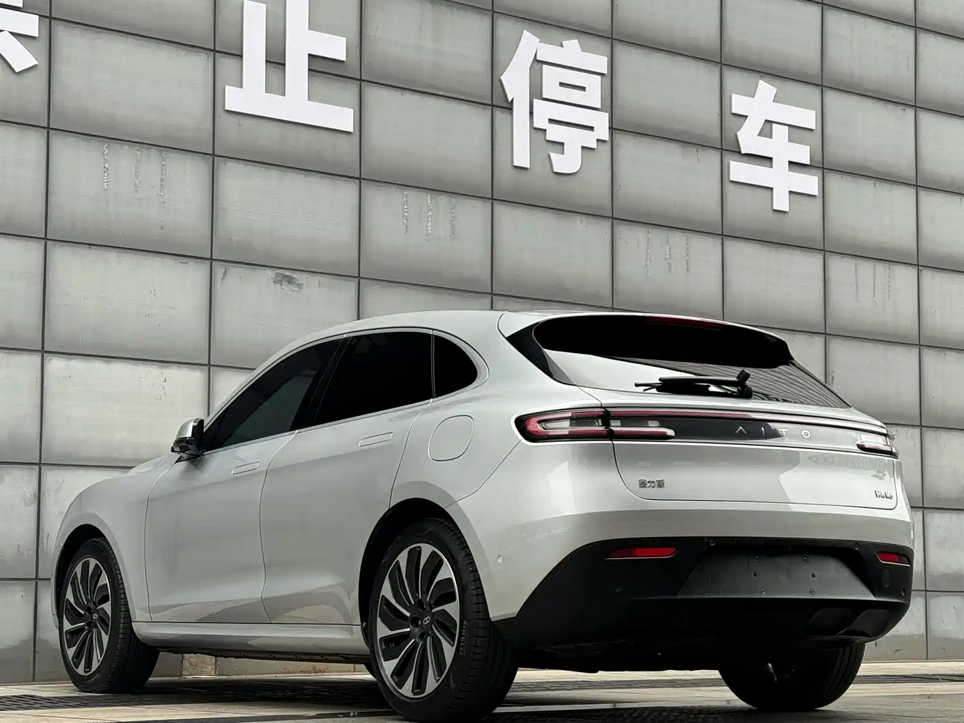 AITO Wenjie AITO M5 2022 2022 Extended Range AWD Performance Edition