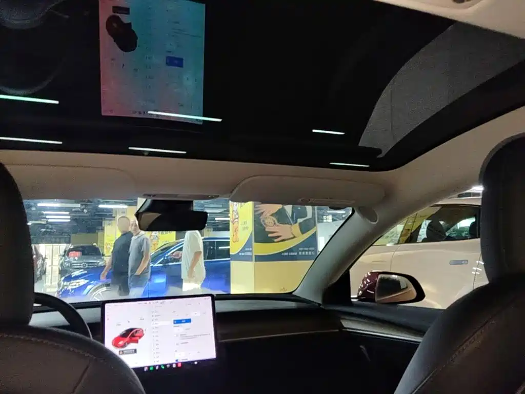 Photo 18 - Tesla Model 3