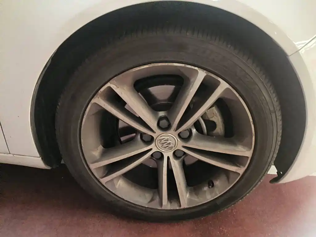 Photo 7 - Buick Regal