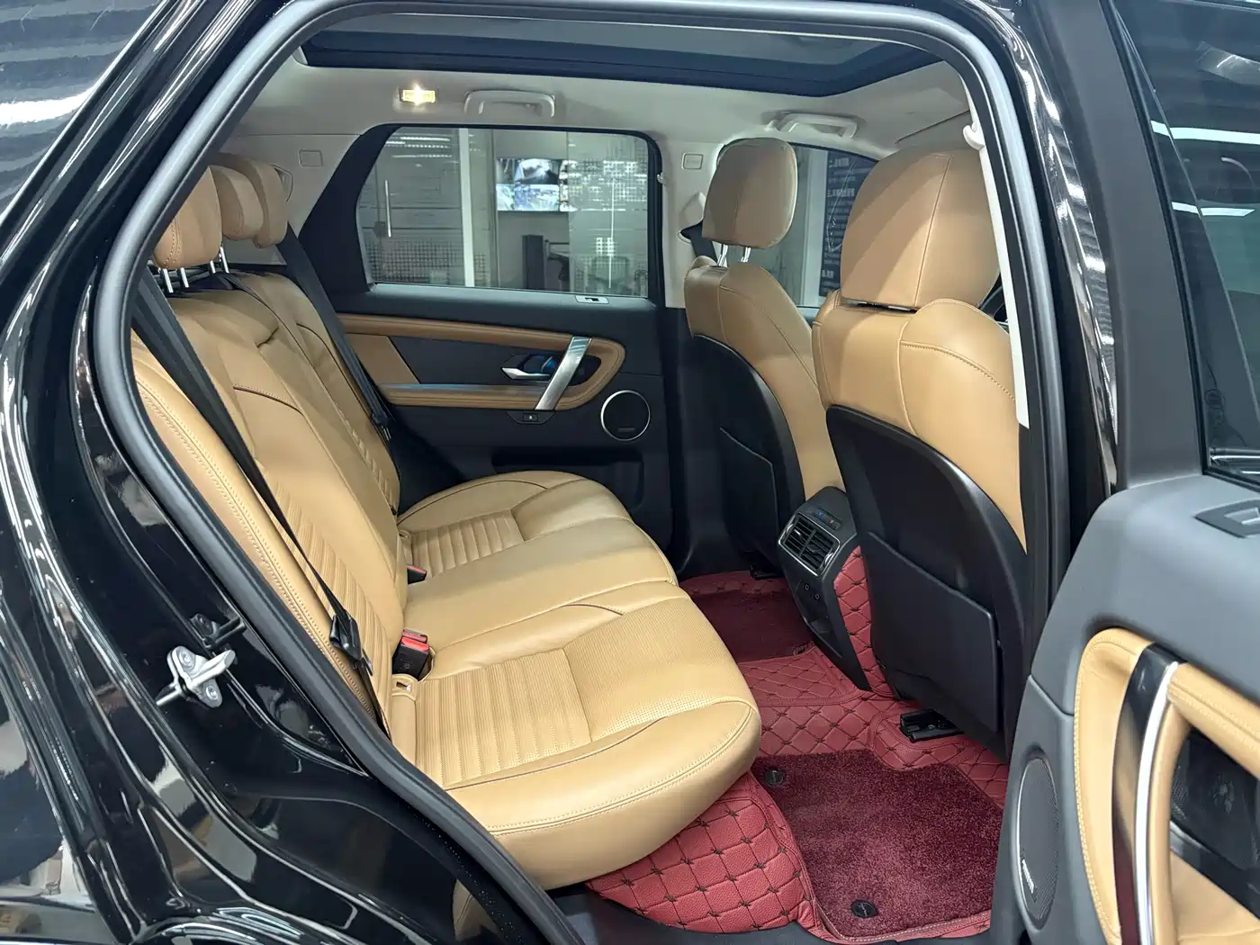 Land Rover Discovery Sport 2024 Luxury Custom Edition фото 20